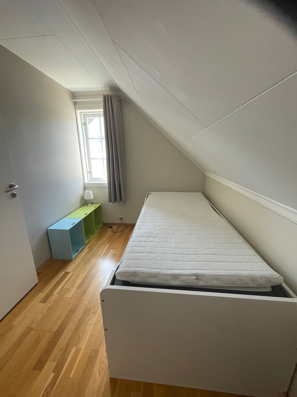 Soverom m 90-seng Galleribilde