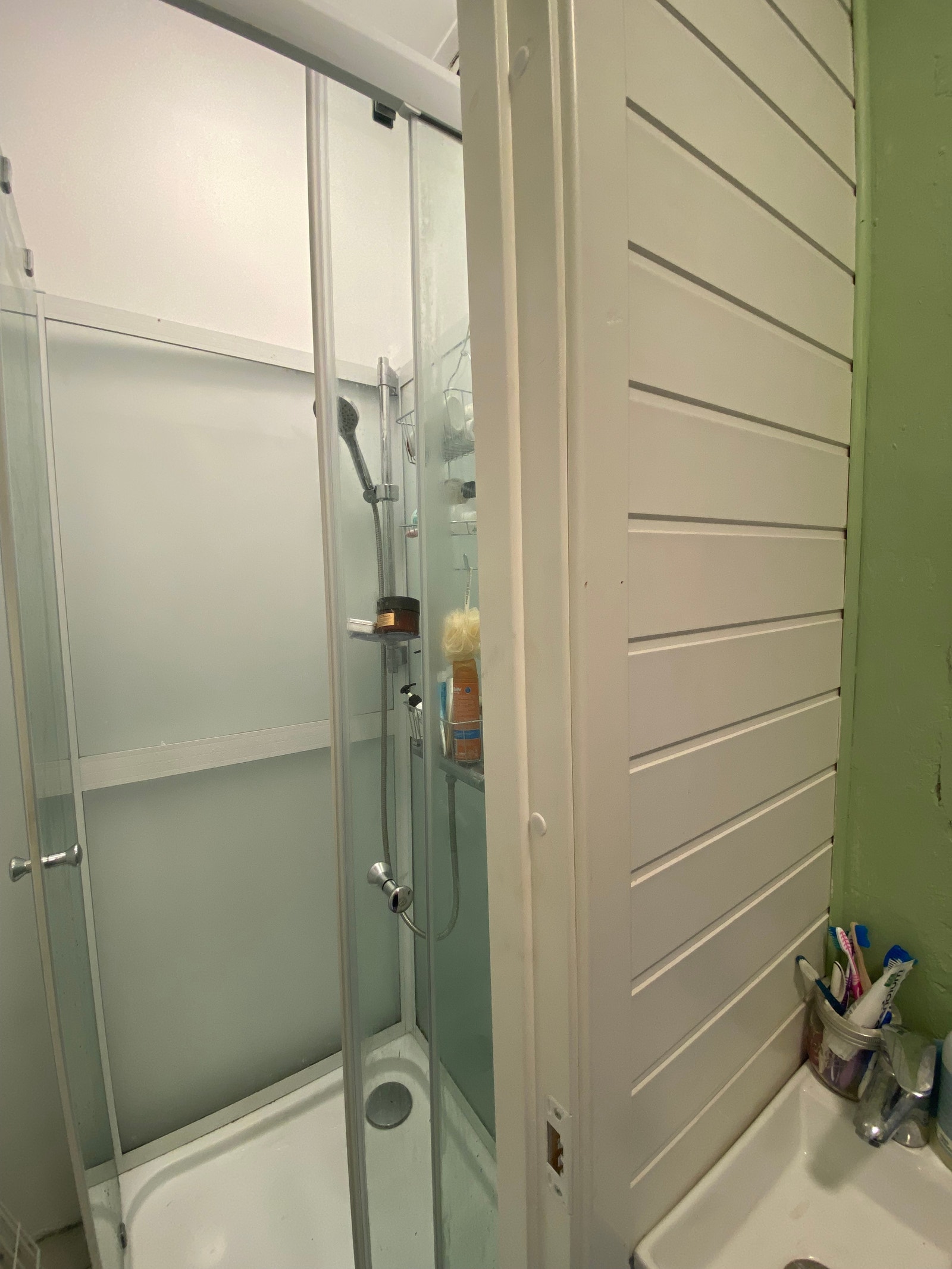 inngang inn til dusjrommet fra "badet" Galleribilde