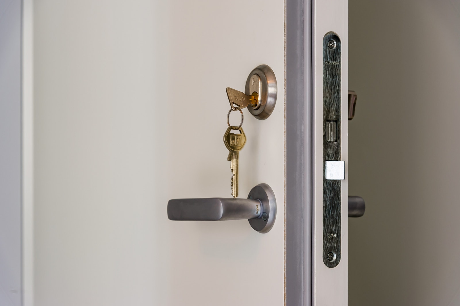 Alle rom har solide branndører med lås Galleribilde