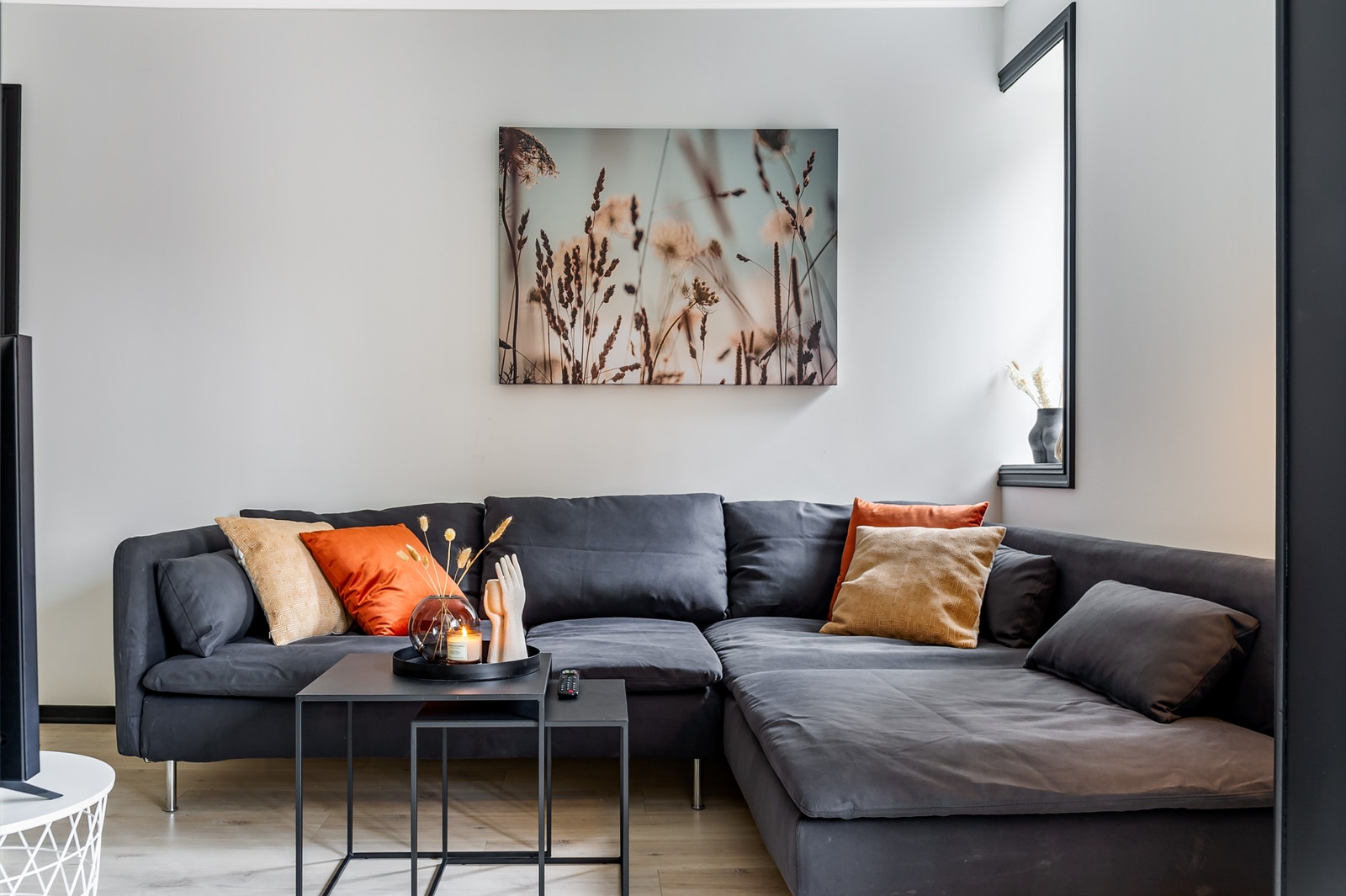 Hyggelig sofakrok med godt med lys Galleribilde