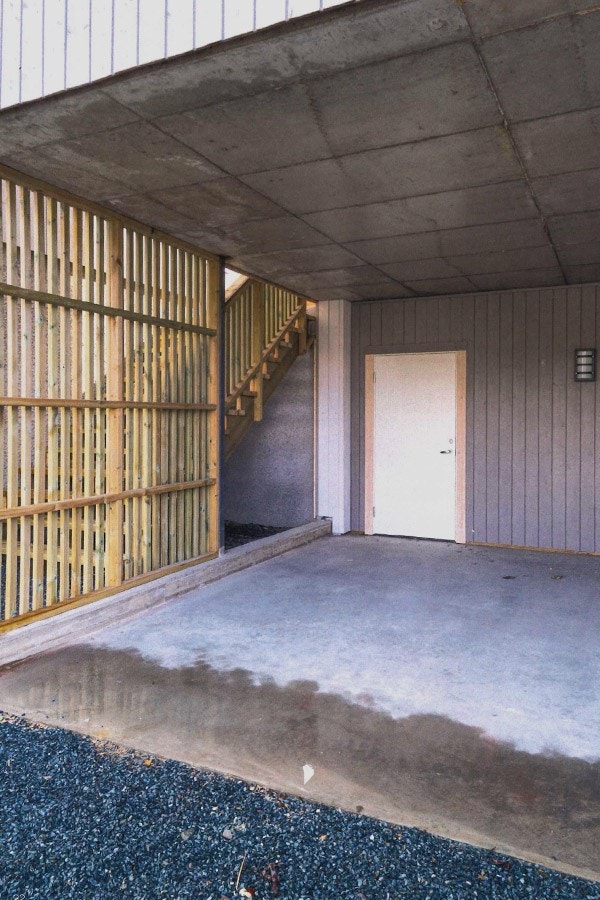 Leiligheten kommer med carport for bil og bod for oppbevaring. Galleribilde