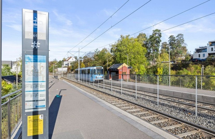 Kun ca. 350 meter til Sæter trikkestasjon. Galleribilde