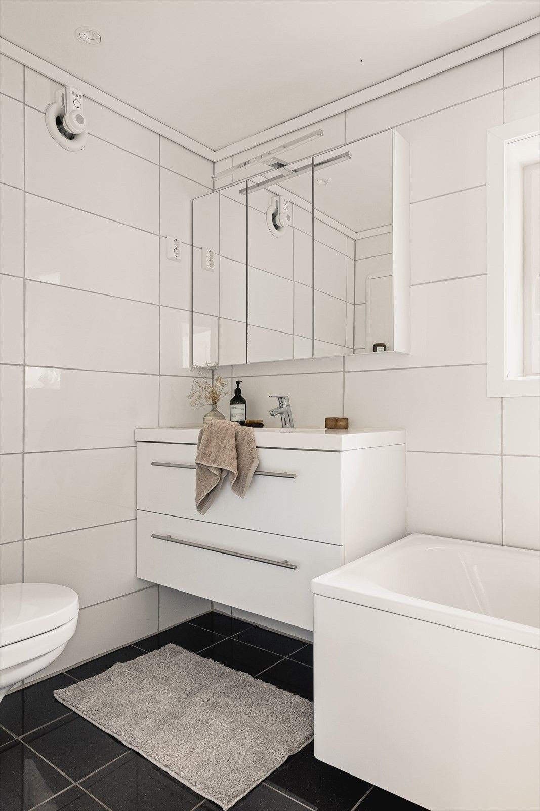 Bad med badekar Galleribilde