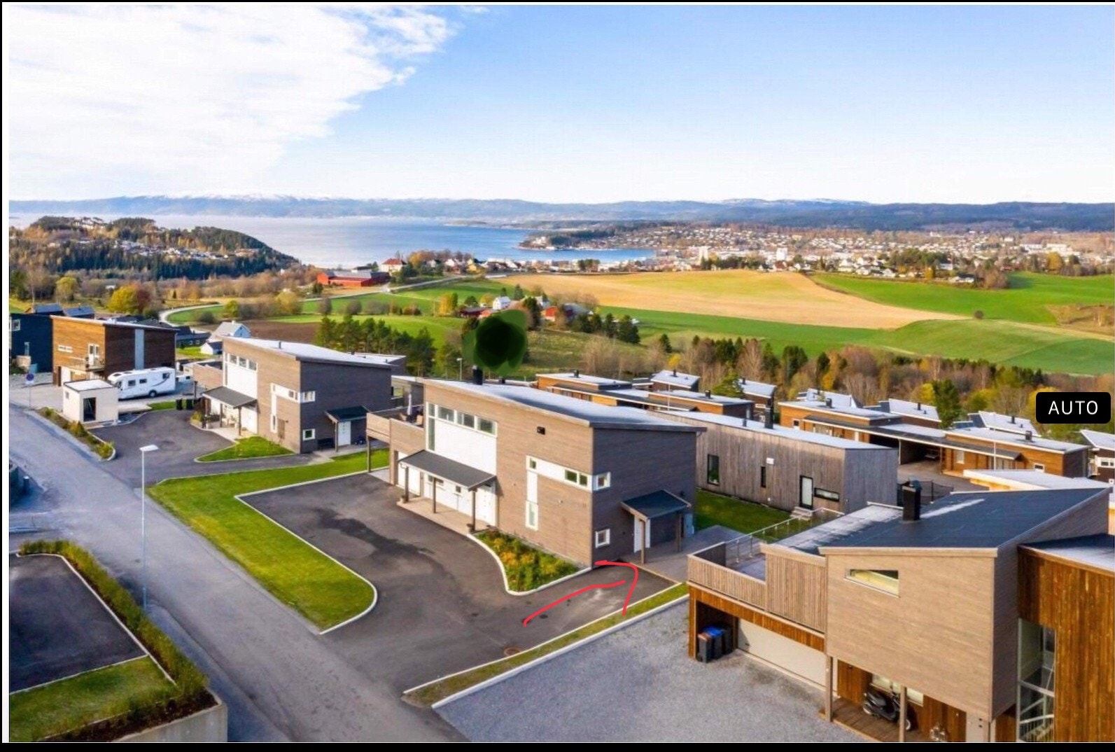 Huset, med pil mot utleiedelen. Galleribilde