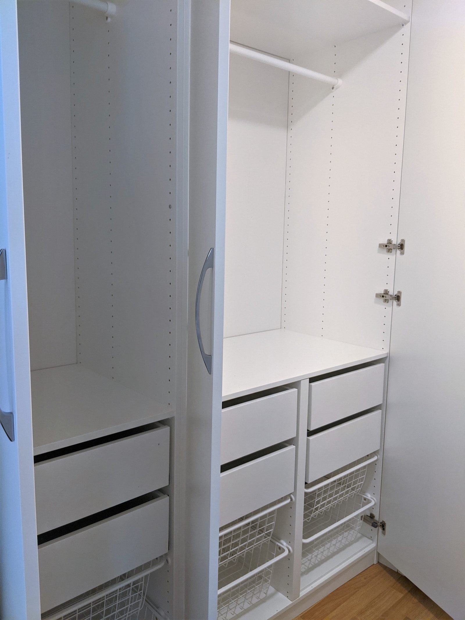 Klesskap i rom 4 Galleribilde