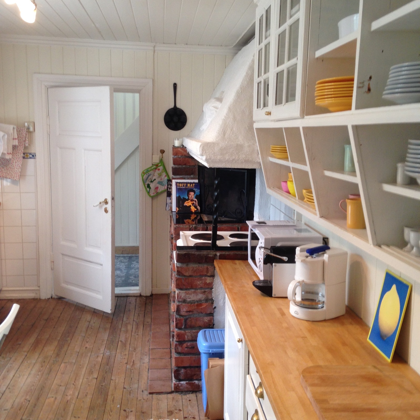 kjøkken med alt tilbehør Galleribilde