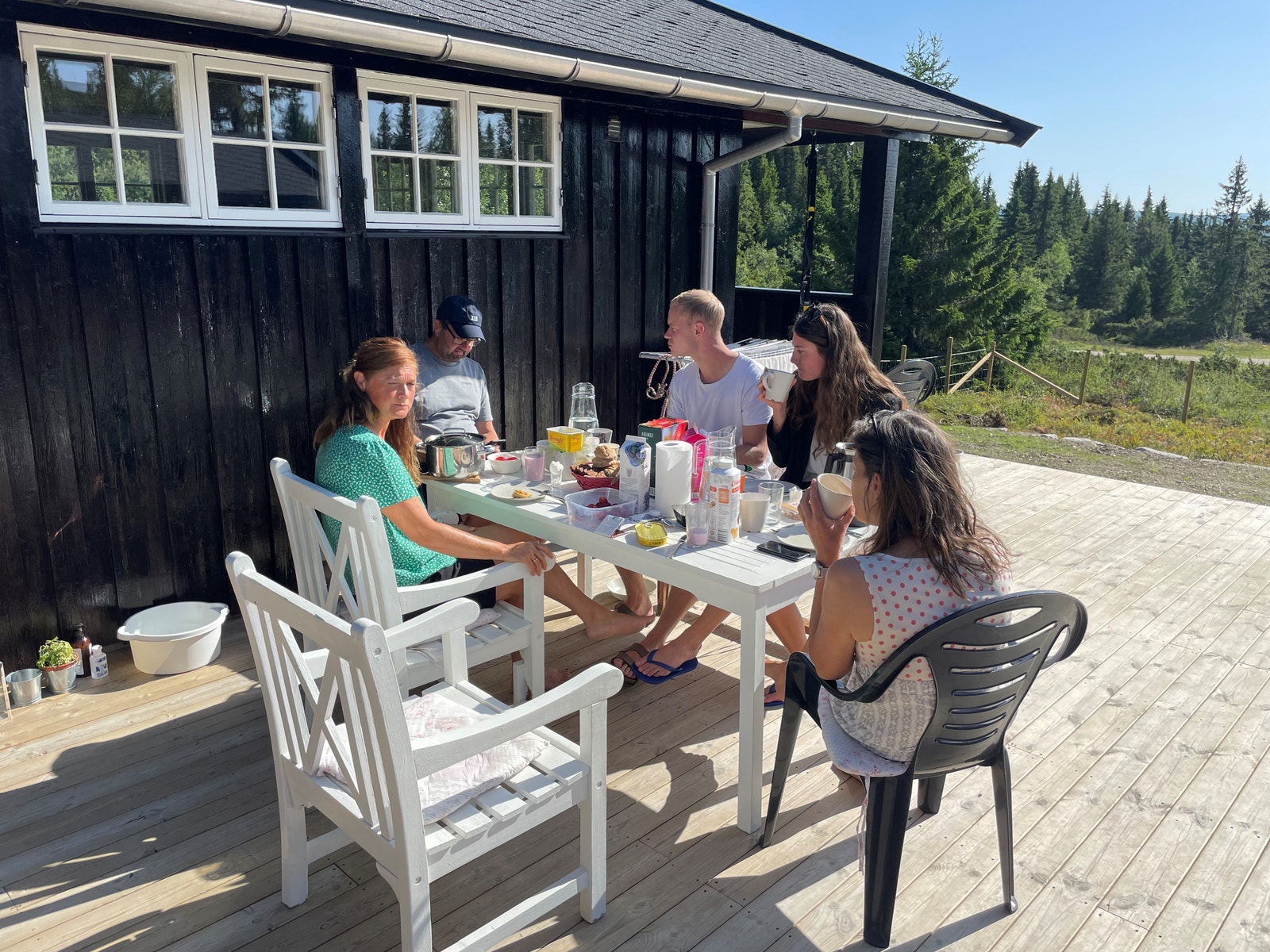 Frokost (morgenmad) på terrassen Galleribilde