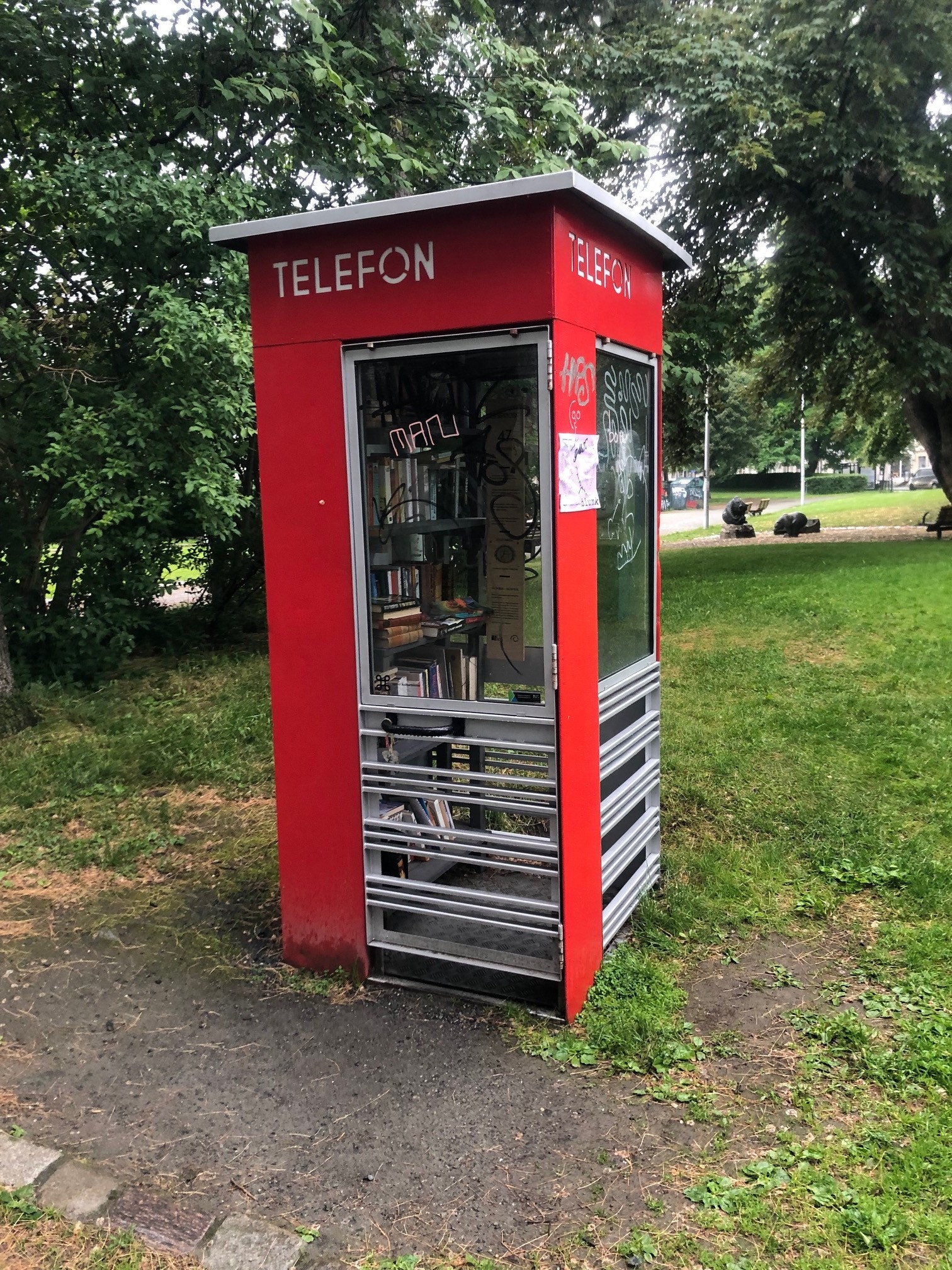 Nærmiljø. Ta en bok, gi en bok. Galleribilde
