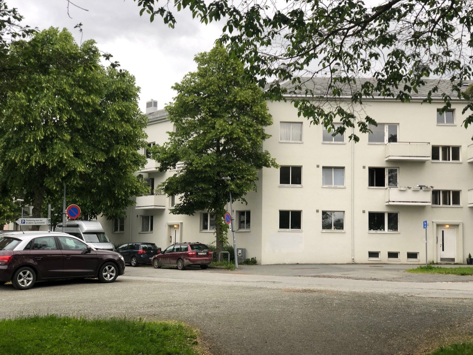 Fasade sett fra Lademoparken Galleribilde