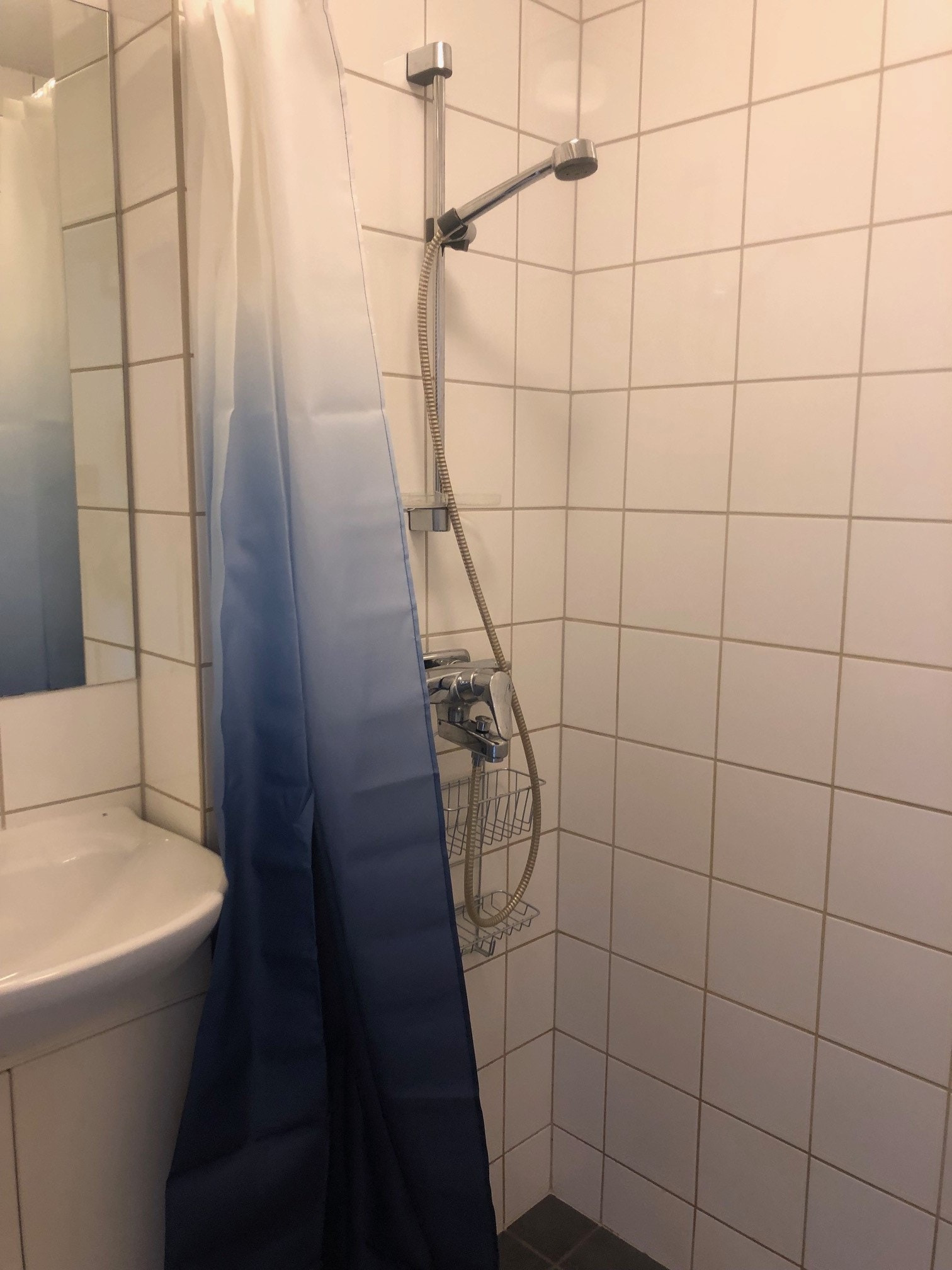 Baderom med dusj (egen vaskemaskin finnes i vaskekjeller) Galleribilde