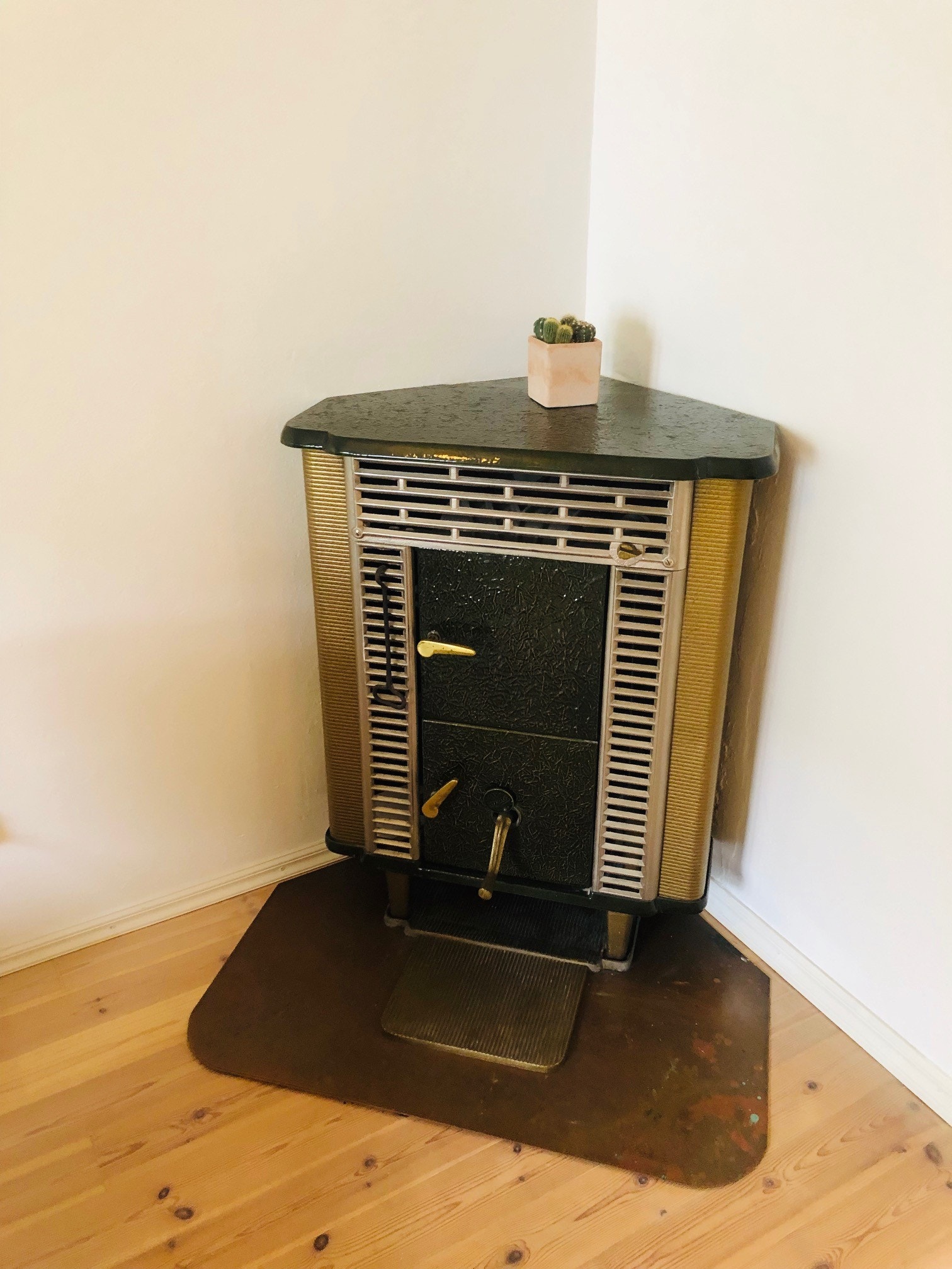 Koselig vedfyring (mulighet for lagring av ved i kjeller) Galleribilde