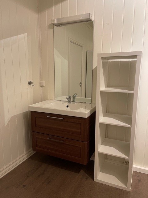 UTLEID Rom 2: eget innlagt vann og baderomsinnredning på rommet Galleribilde