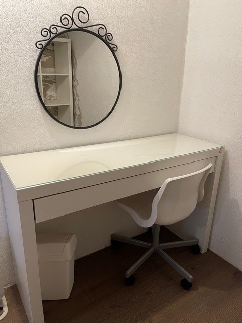 Rom 8: Har Sminkebord/pult Galleribilde
