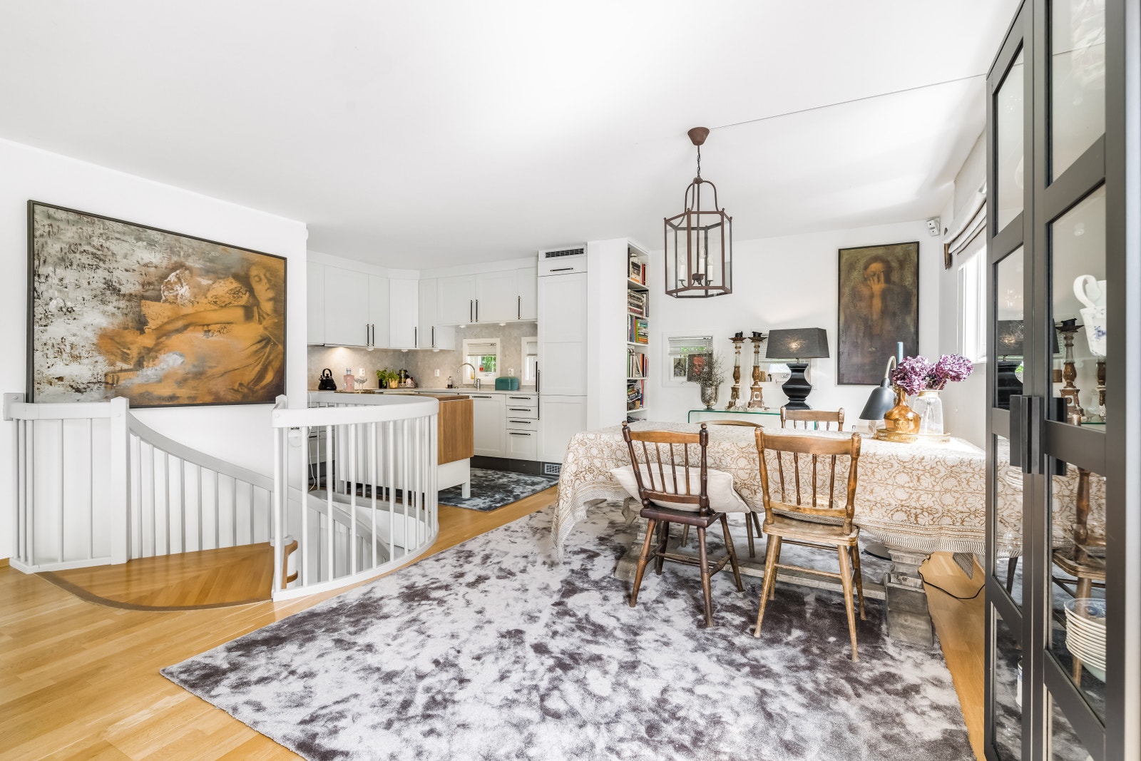 Stue oppe Galleribilde