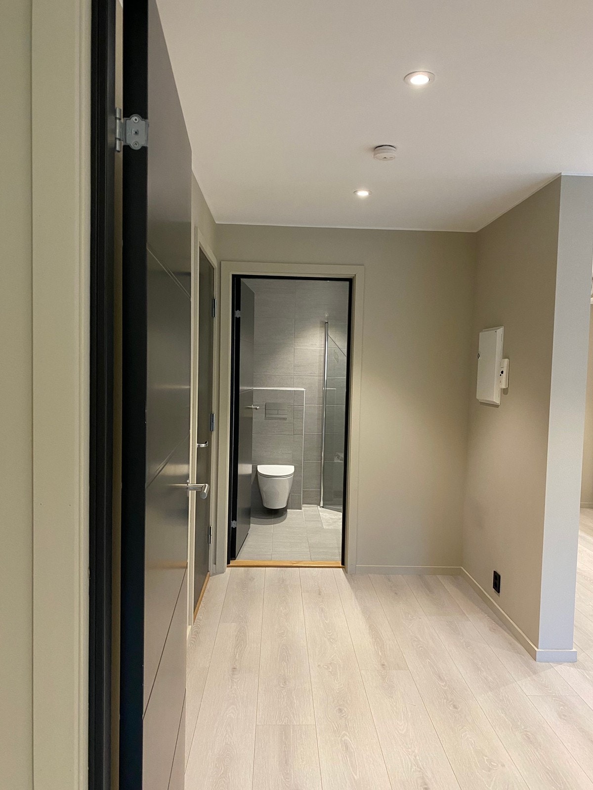 Fra soverom mot bad Galleribilde