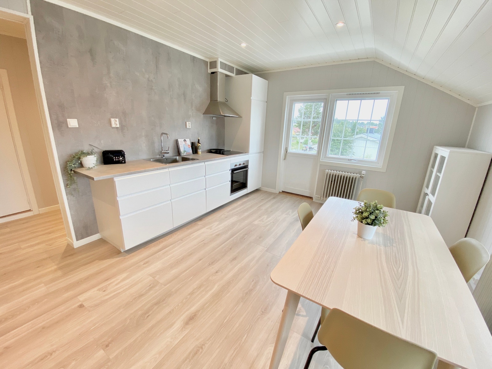 Kjøkken med spisebord Galleribilde