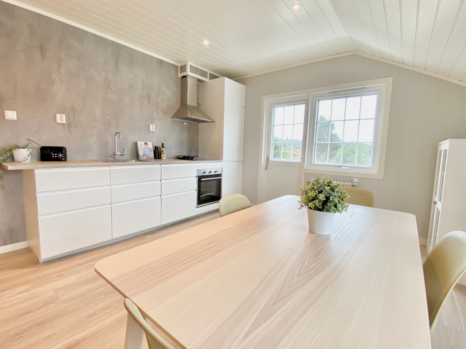 Kjøkken med spisebord Galleribilde