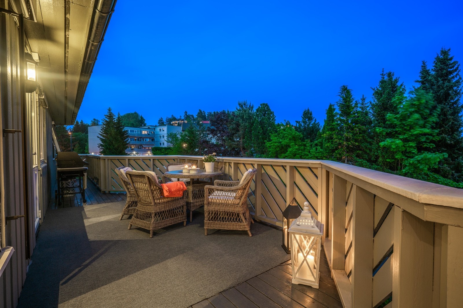 Uteplass. Galleribilde