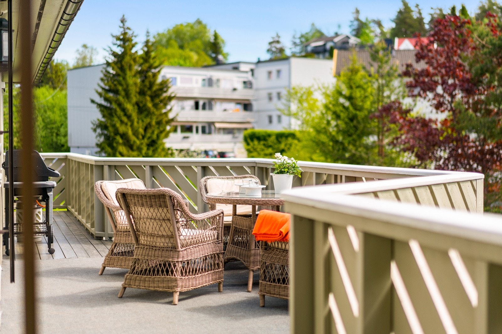 Uteplass dagtid. Galleribilde