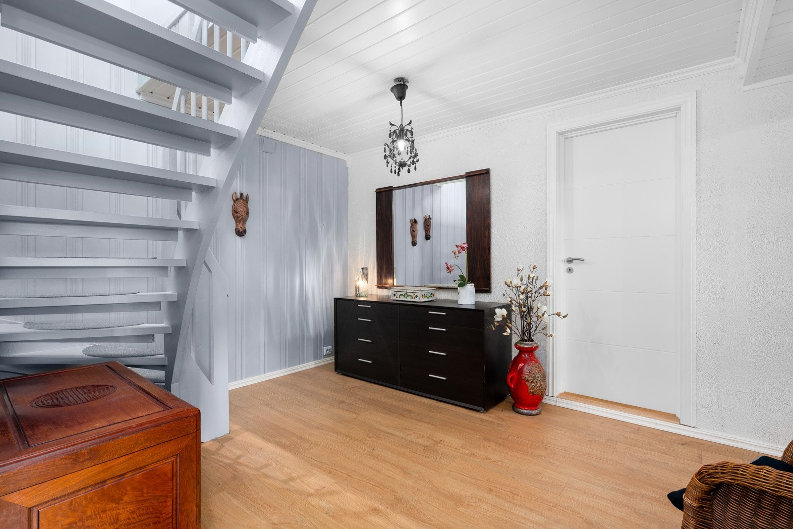 Trapp ned til underetasjen. Galleribilde