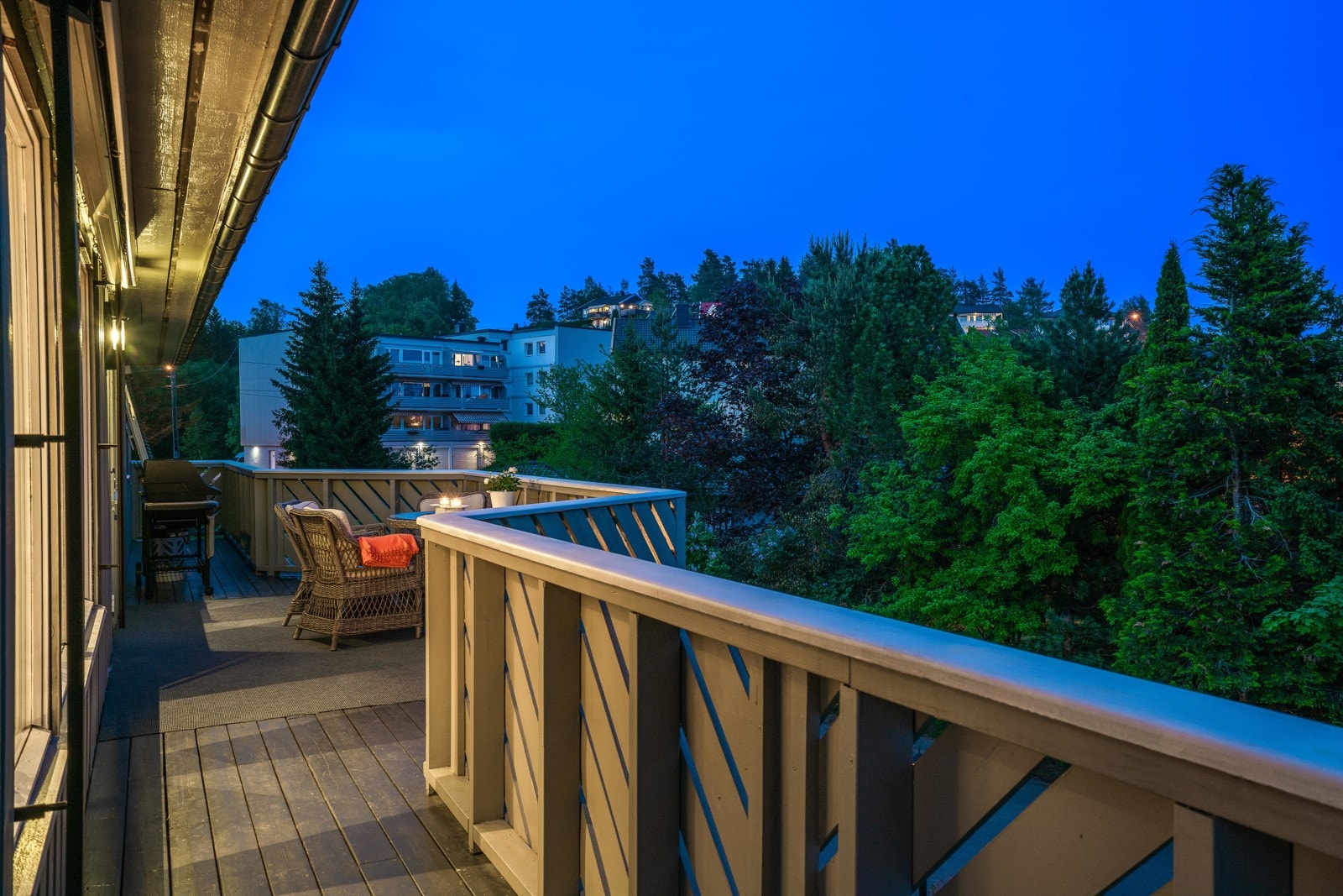 Uteplass. Galleribilde