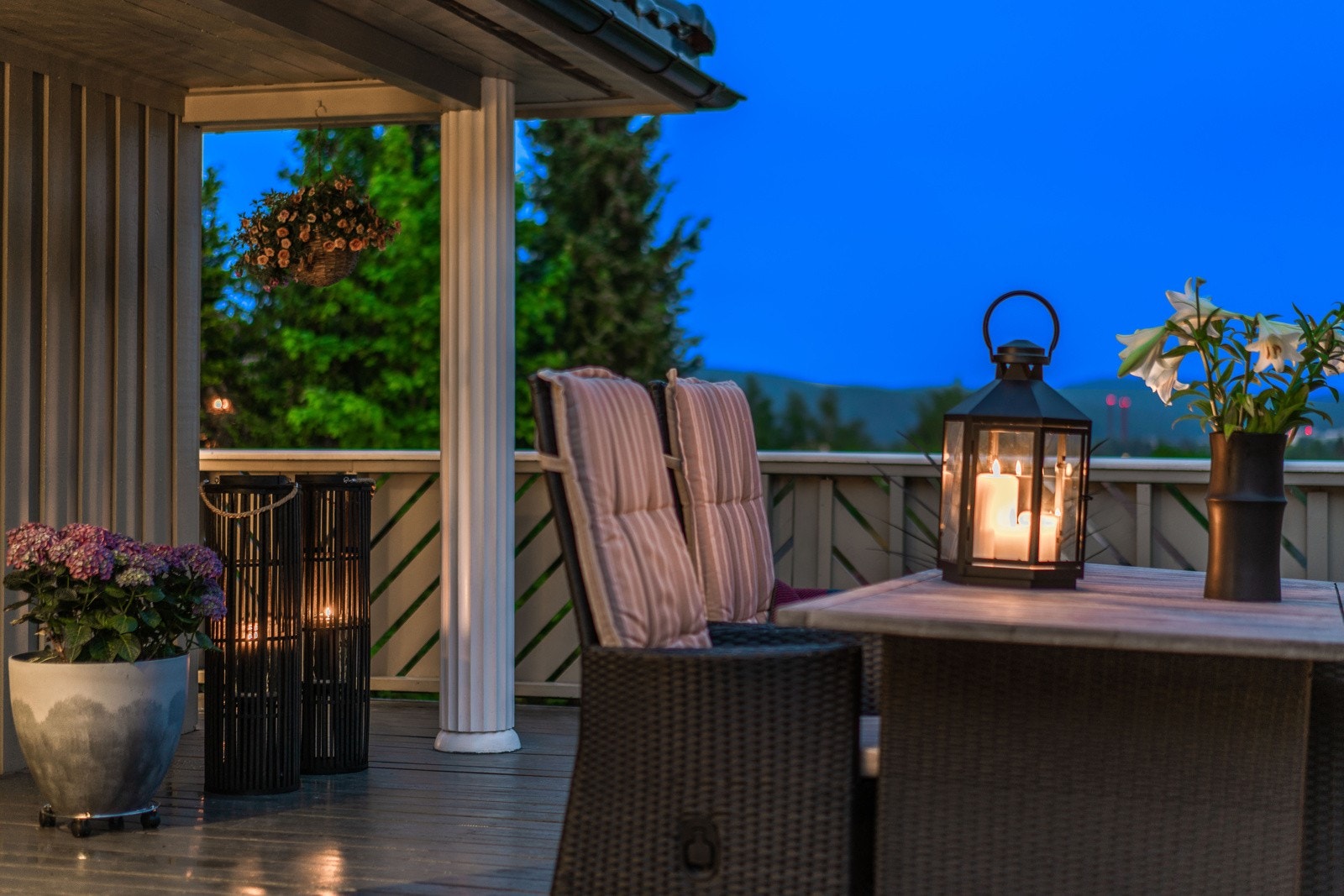 Uteplass. Galleribilde