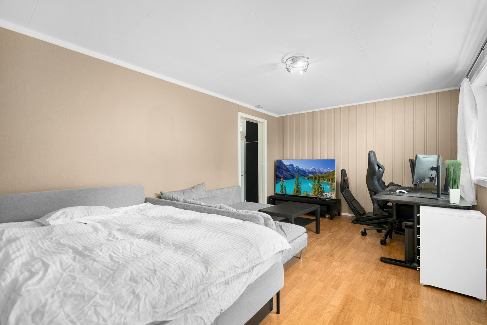 Hybelen er på 32kvm. Galleribilde