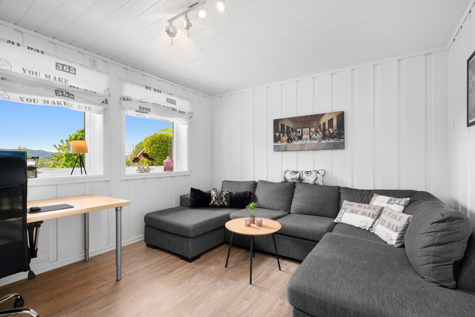 Soverom som blir brukt som kjellerstue. Galleribilde