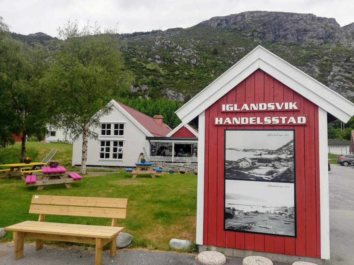 Iglandsvik Handelsted, med butikk og kafe Galleribilde