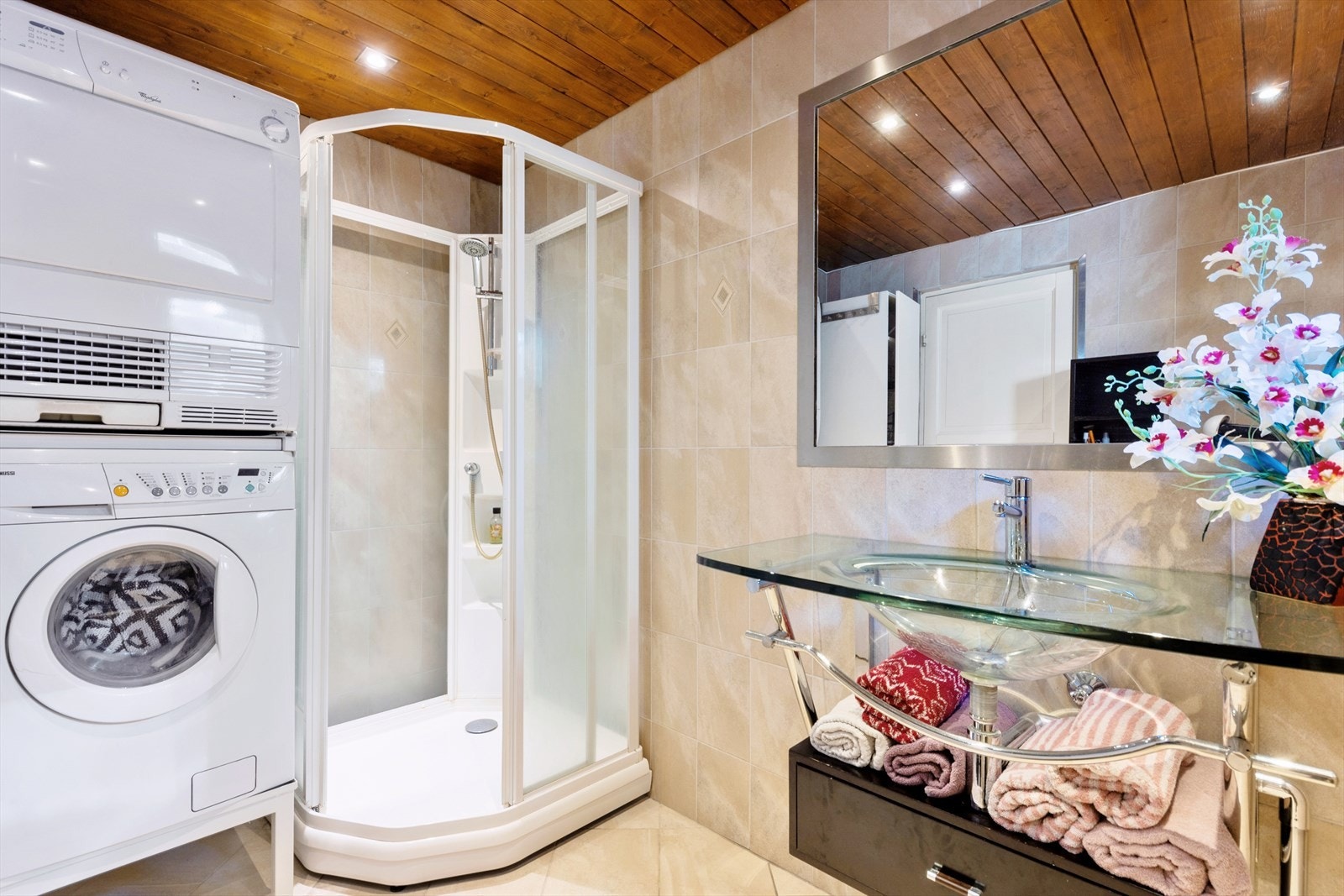 Baderom i hybeldel/underetasje Galleribilde