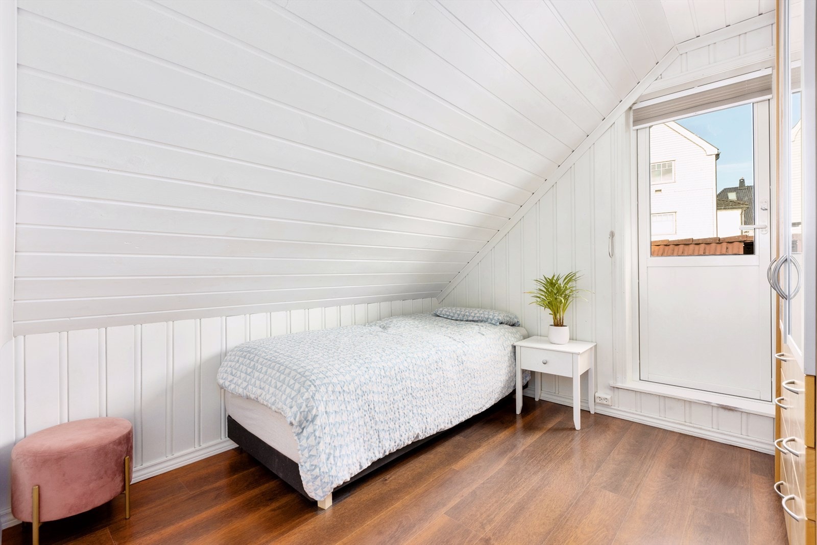 Soverom 1 med utgang til balkong Galleribilde