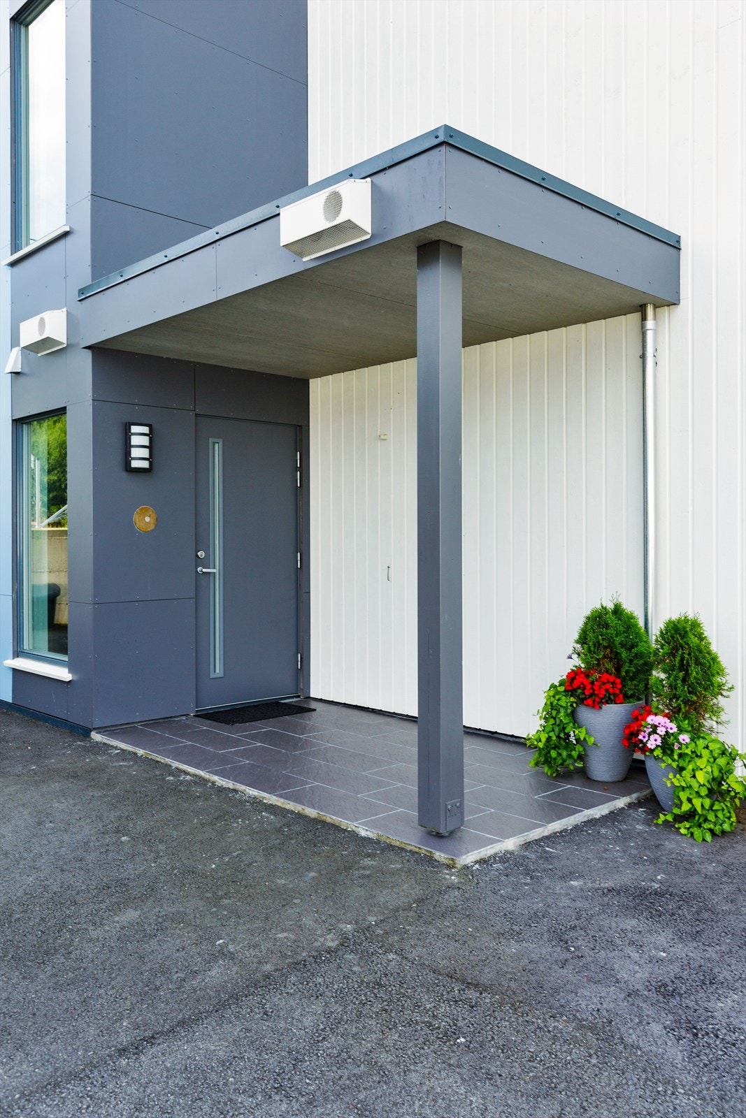 Velkommen inn! Leiligheten har trappefri adkomst. Galleribilde