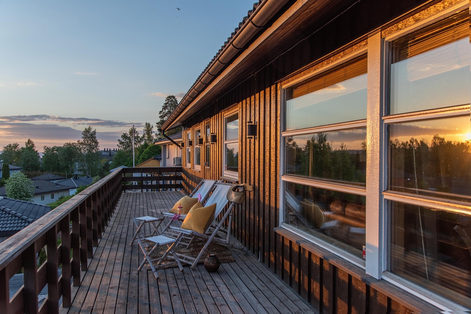 Flotte solnedganger kan nytes fra verandaen. Galleribilde