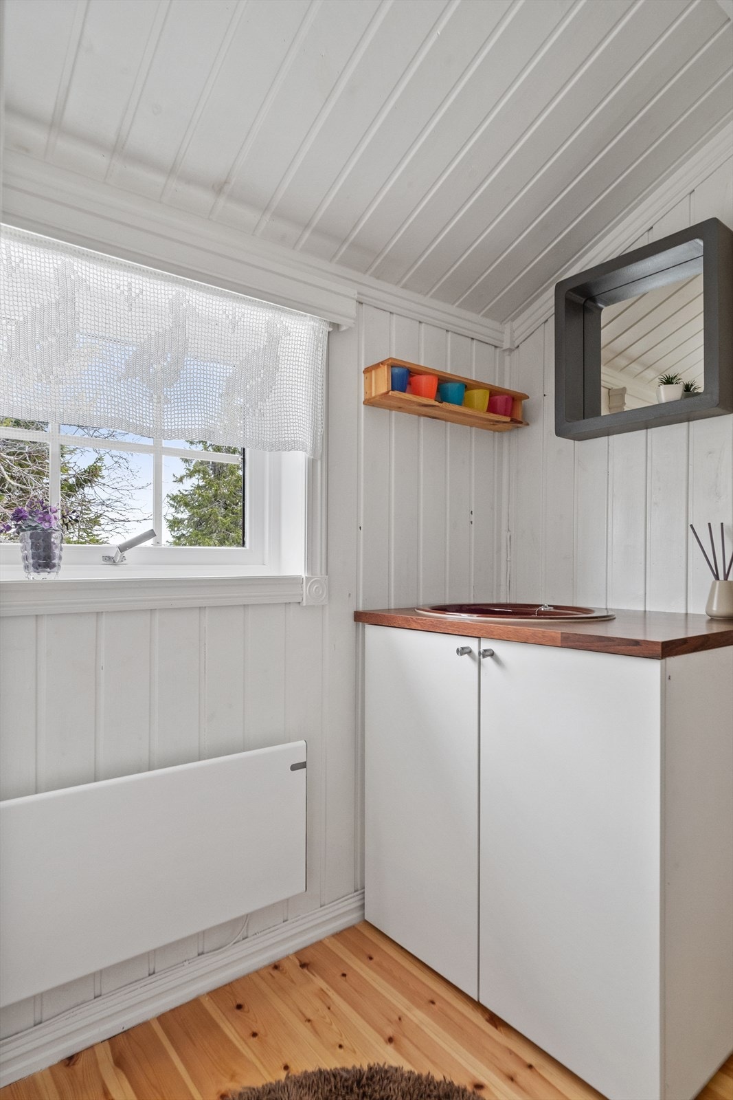 Bad med enkel utslagsvask Galleribilde