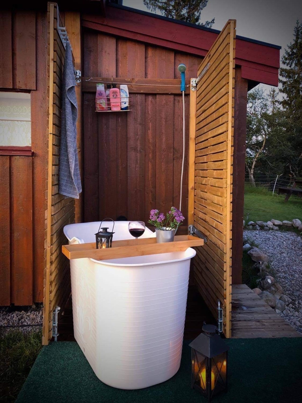 Selgers eget bilde av en idyllisk sommerkveld. Galleribilde