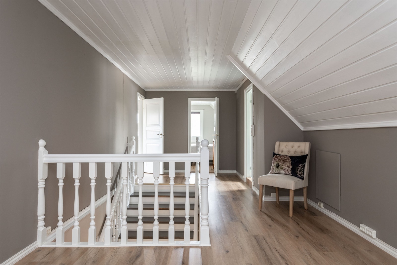 Gangen mellom soverommene utgjør også en fin lekeplass for de yngste. Galleribilde