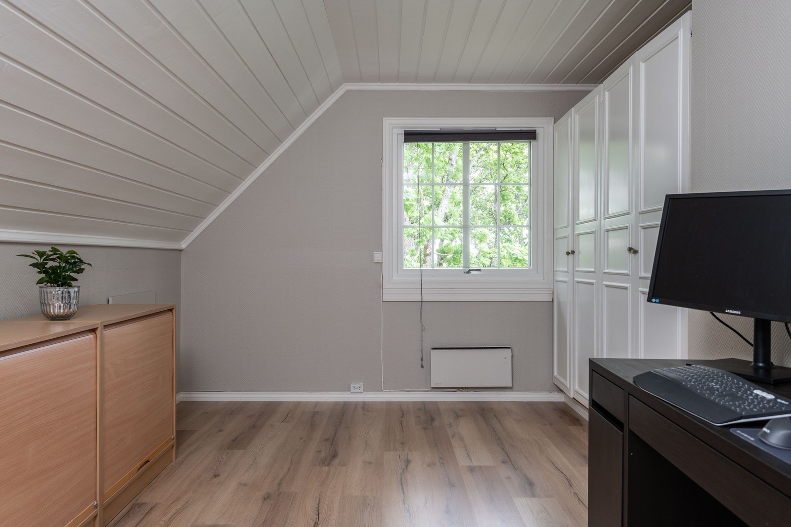 Fire soverom er samlet i praktisk nærhet på én og samme flate i 2. etasje. Galleribilde