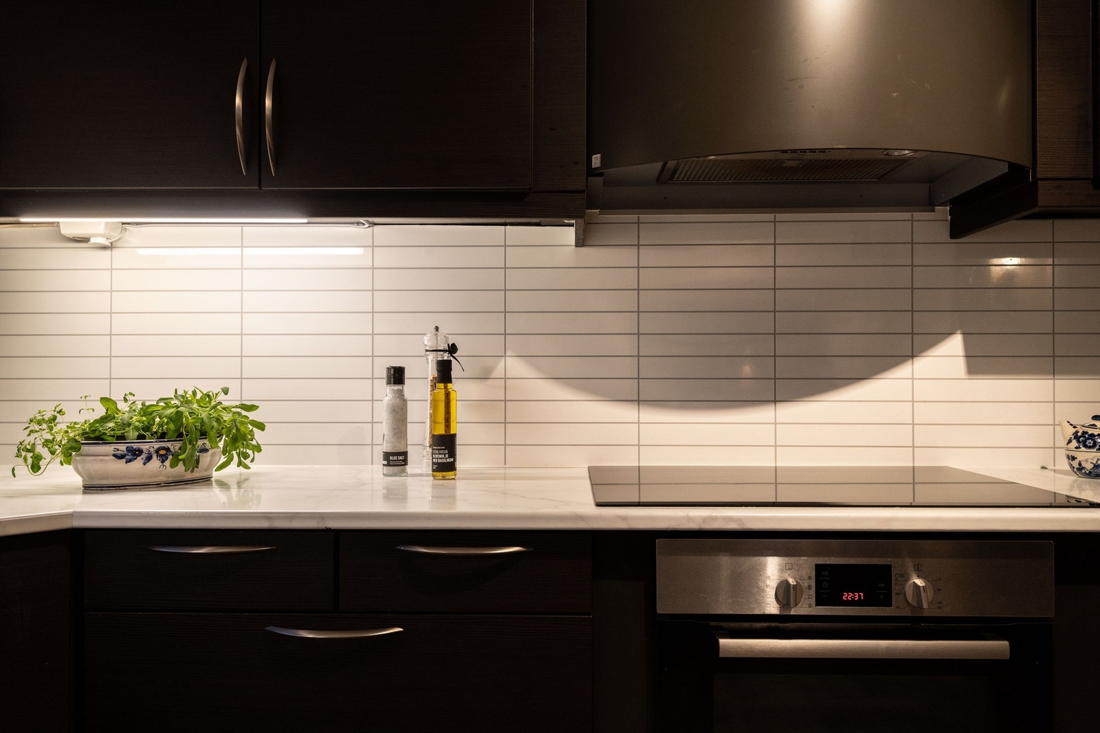 Kjøkkenet er blant annet utstyrt med to stekeovner. Galleribilde