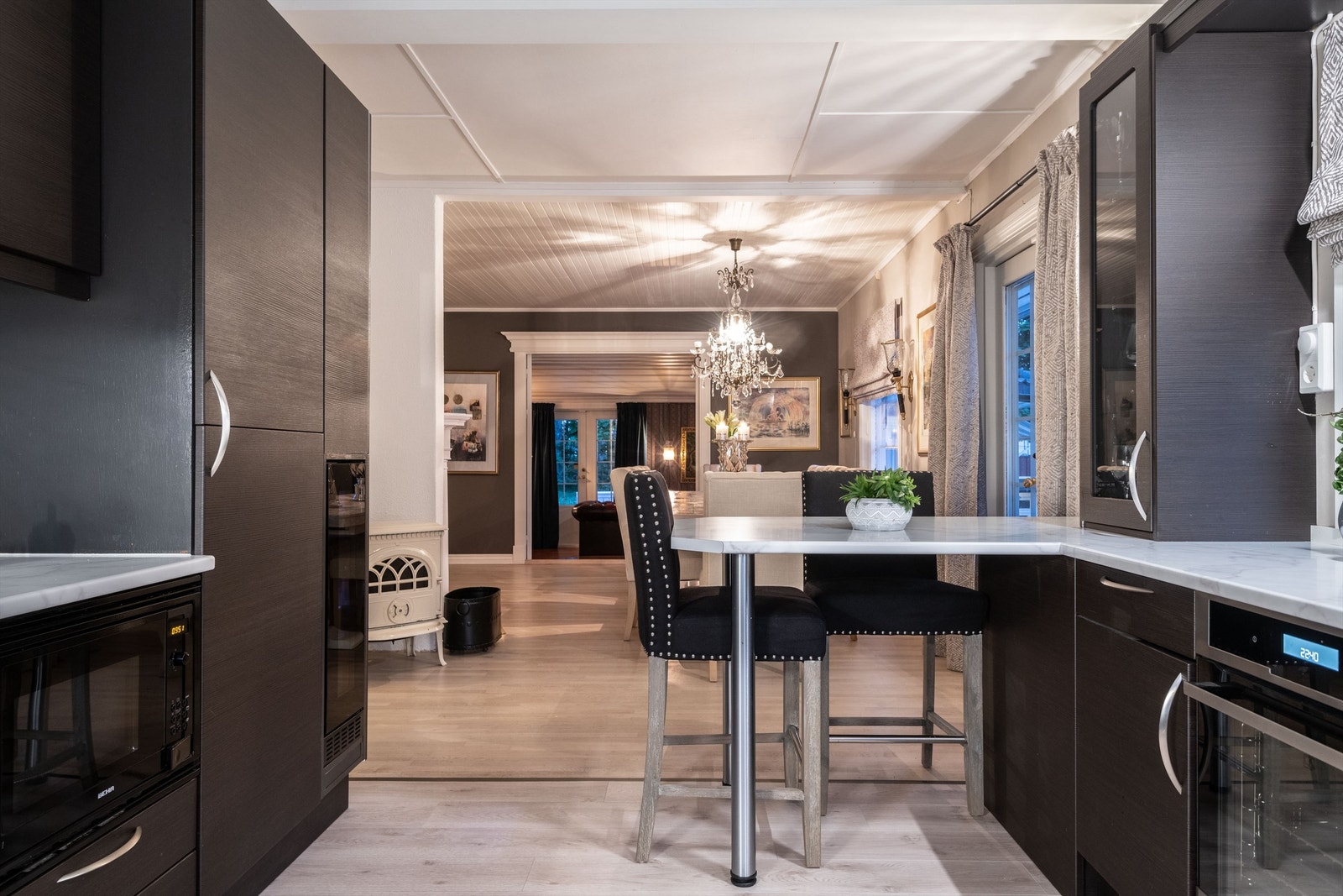 Vinflaskene kan du oppbevare riktig temperert i eget vinskap. Galleribilde