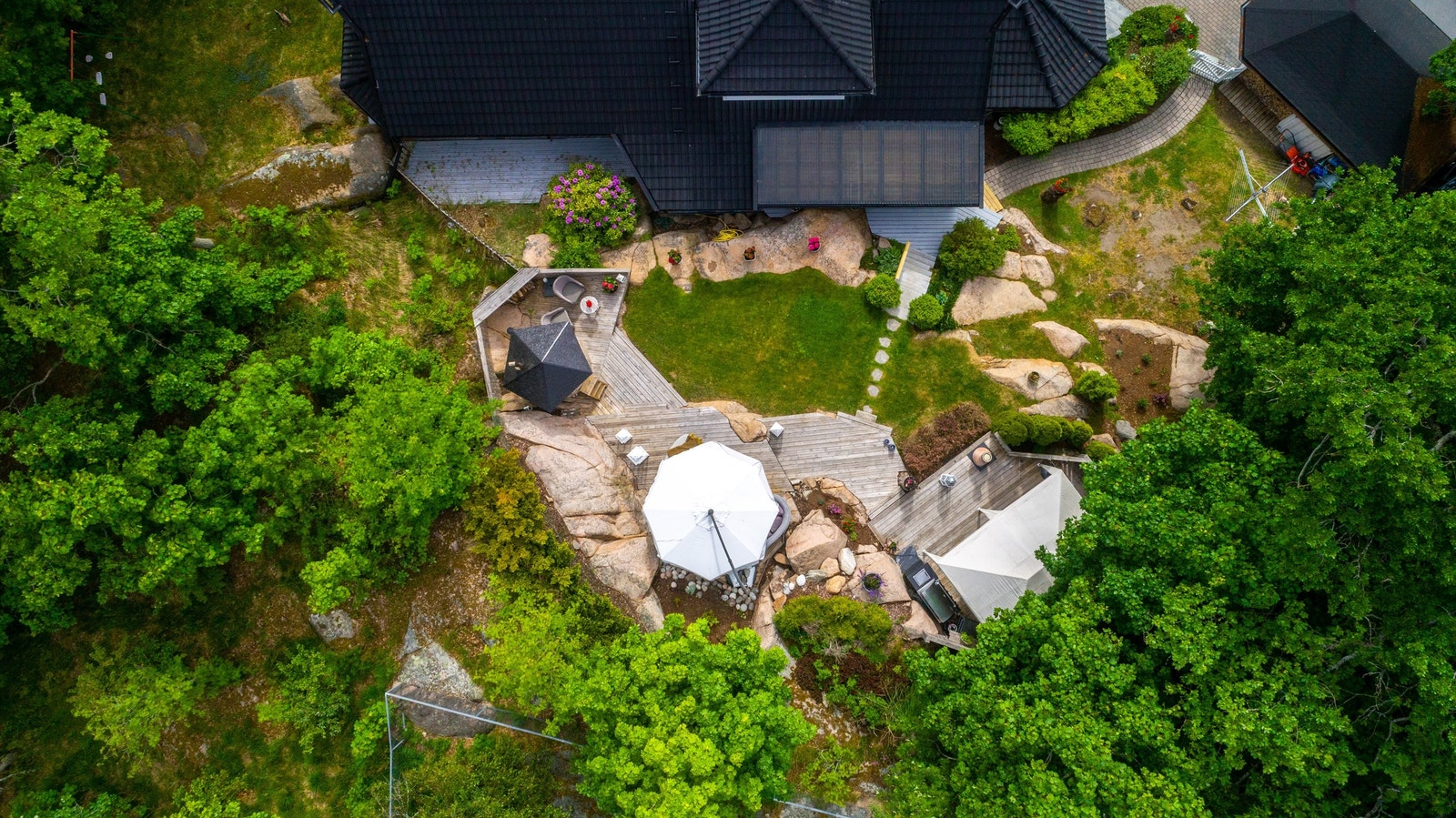 I hagen er solforholdene gode dagen gjennom. Galleribilde