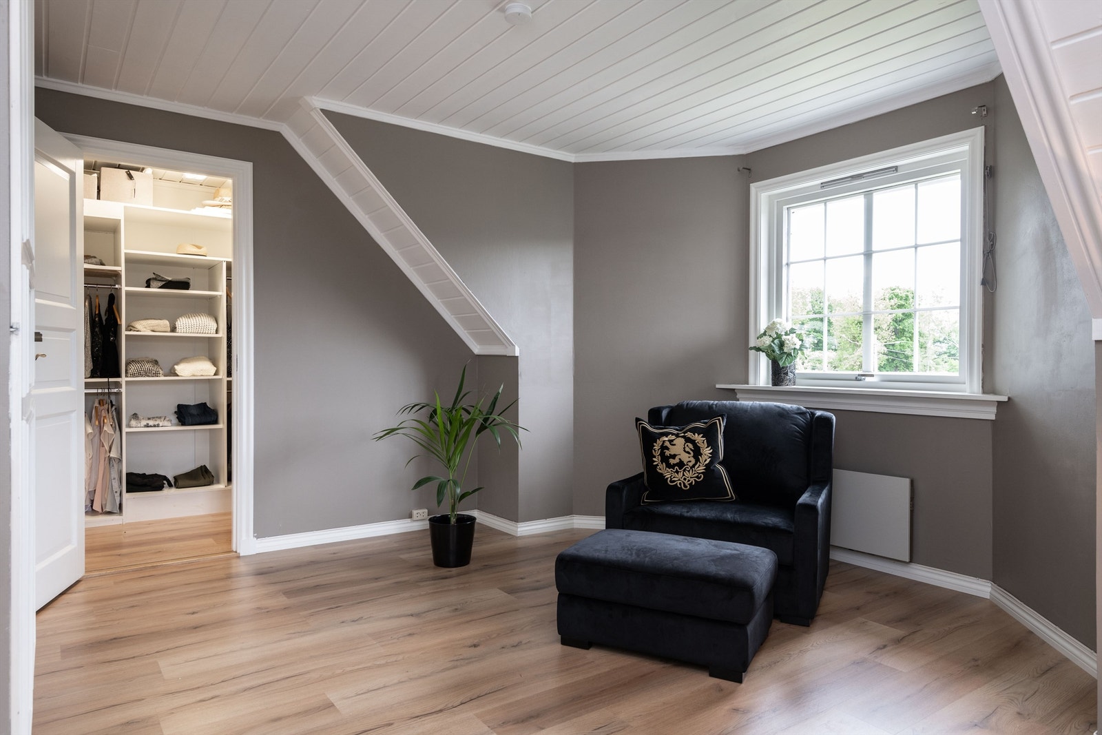 Dette er i dag et hovedsoverom av generøs størrelse. Galleribilde