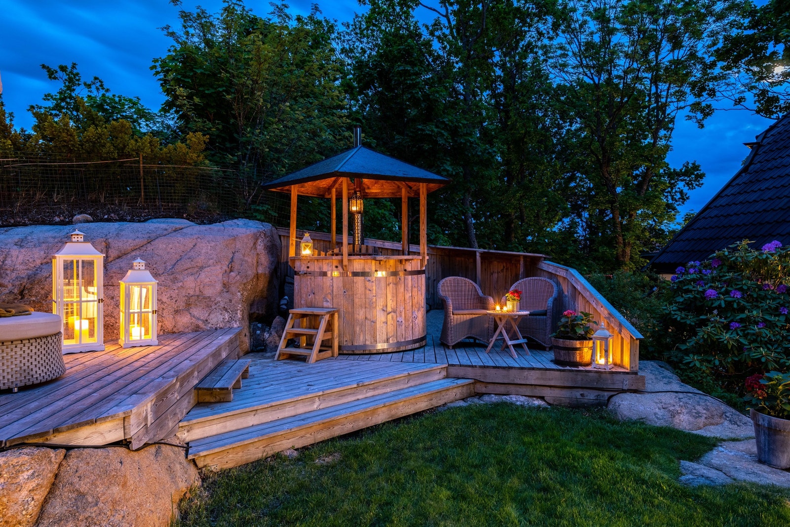 En overbygget stamp er i dag plassert på en av plattingene. Galleribilde