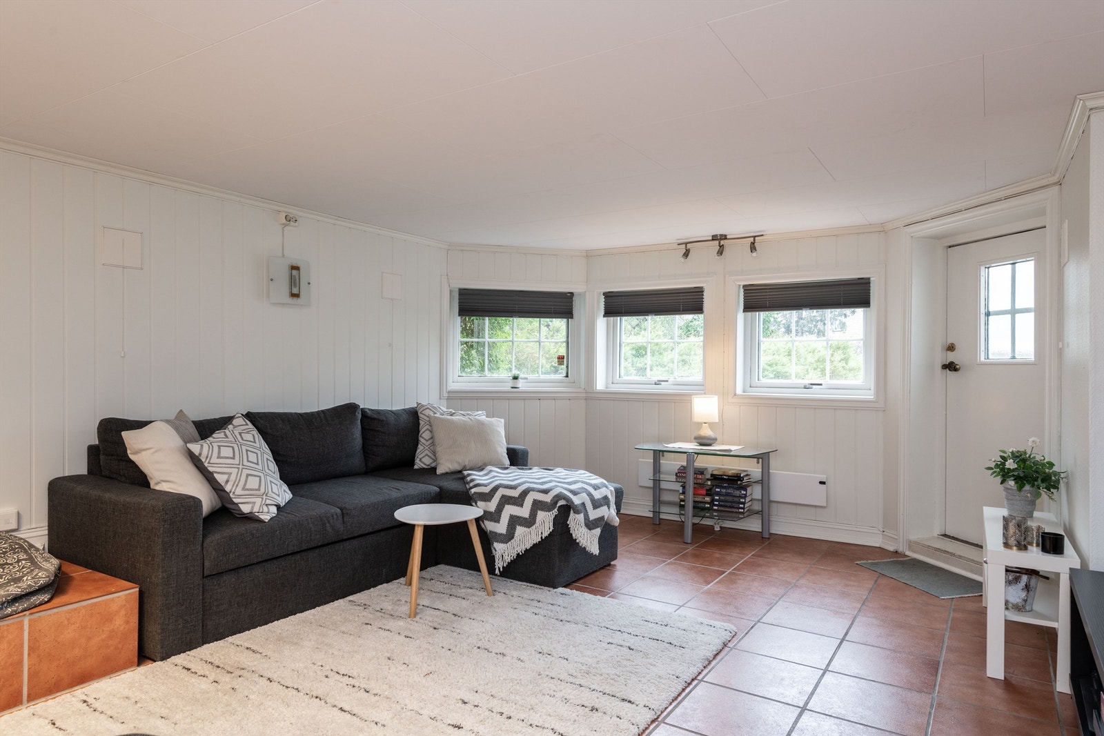 Underetasjen er innredet med utleiedel, som i dag er utleid. Galleribilde