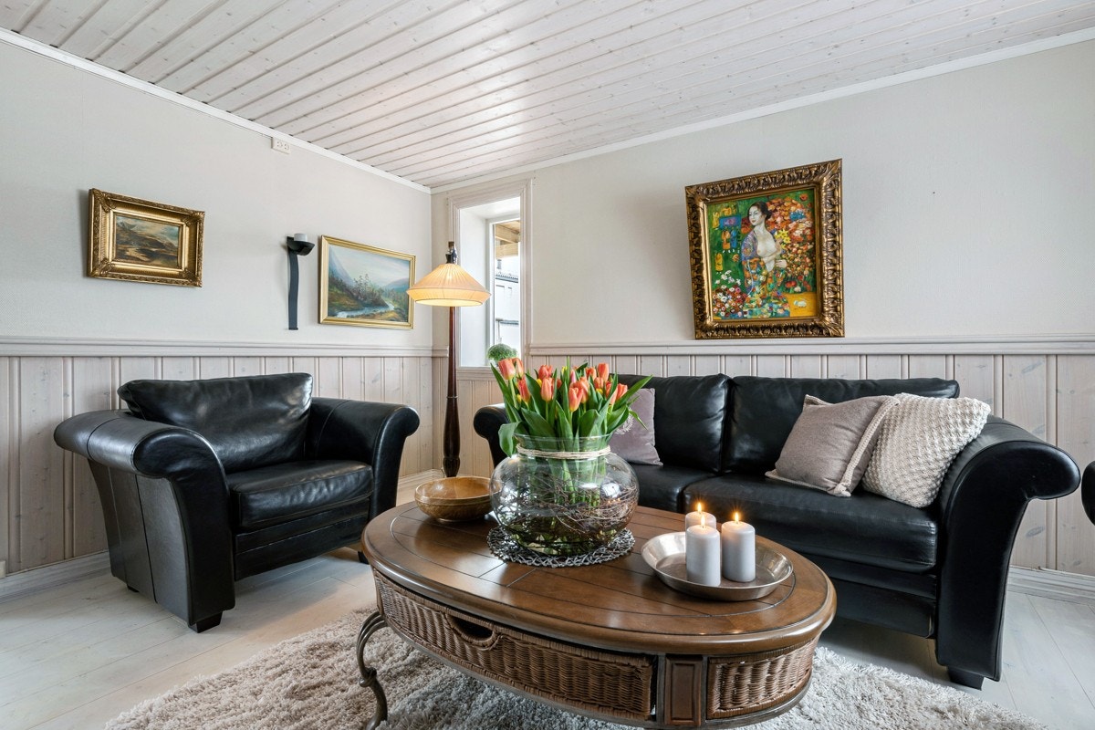 Det er god plass til en sofaløsning i stuen. Galleribilde