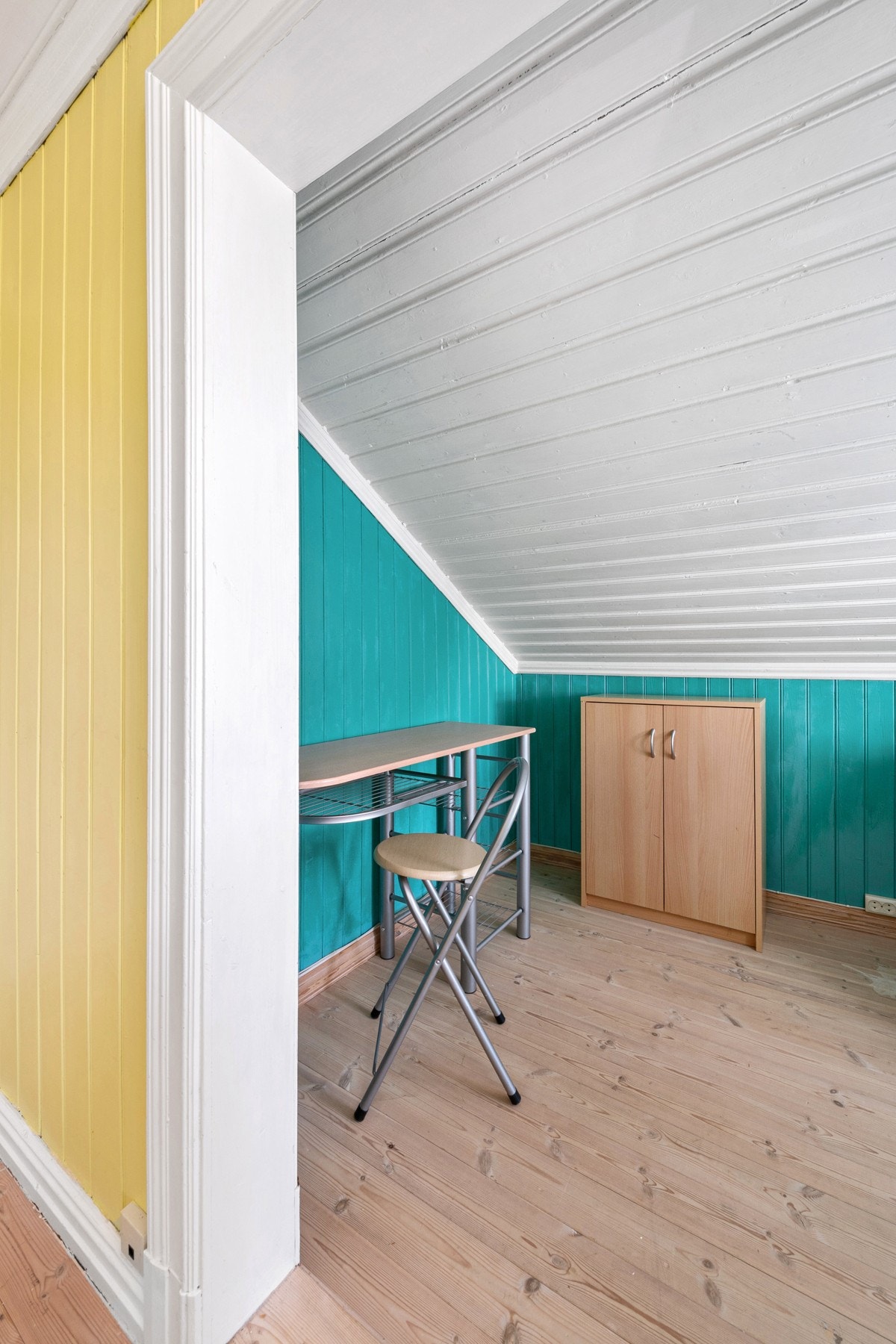 Det er ellers alkover i samme etasje, som alternativt kan brukes som kontor eller garderober. Alkovene ikke er godkjent for rom for varig opphold. Galleribilde