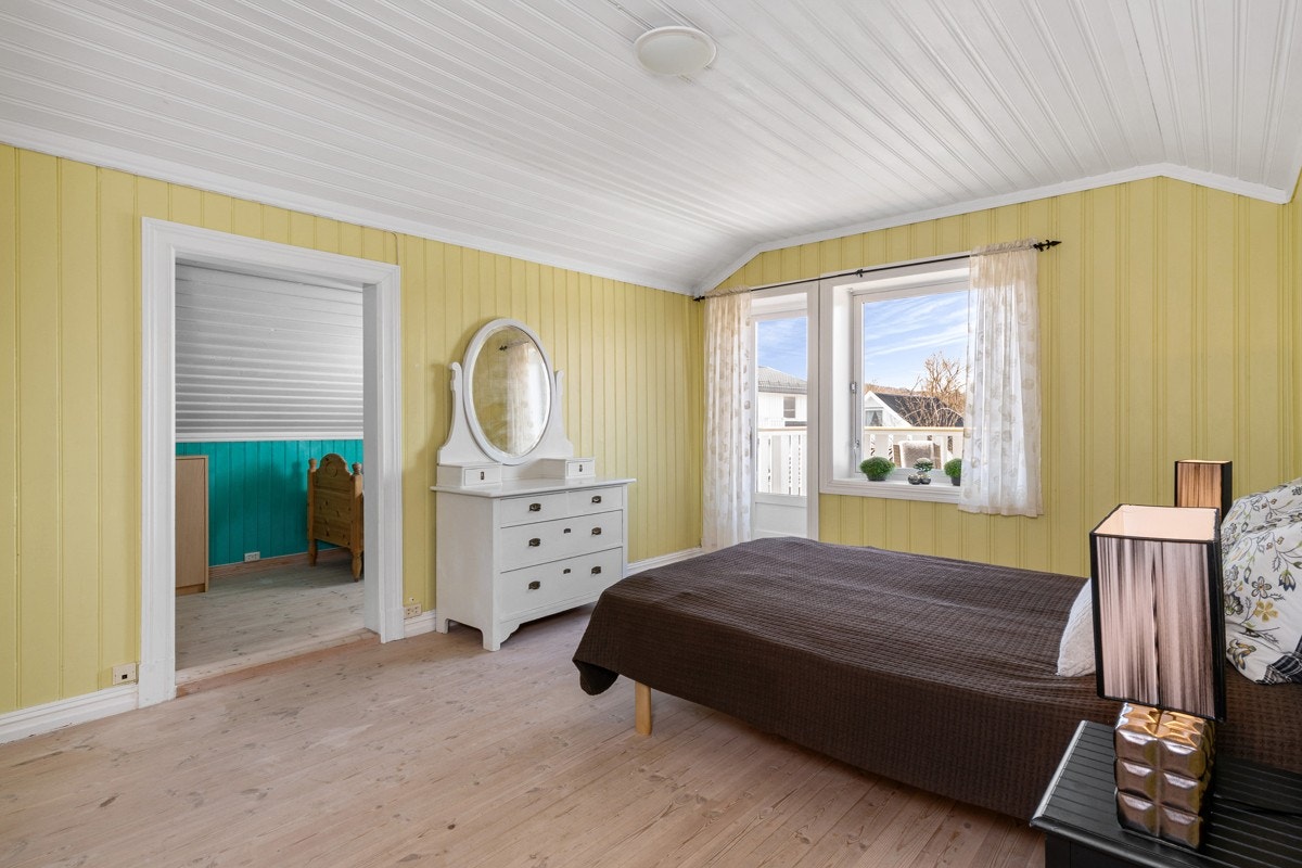 Hovedsoverommet er lyst og romslig. Galleribilde