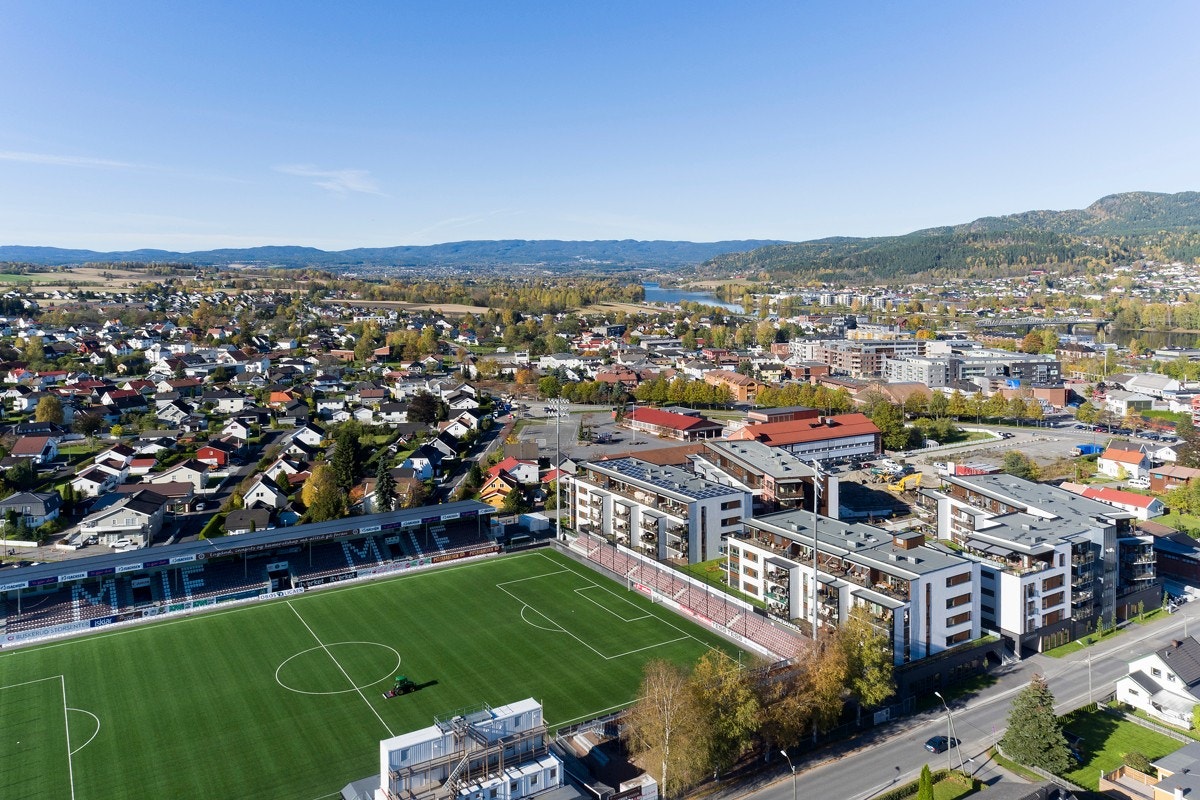 Mjøndalen IF har et bredspektret idrettstilbud for alle aldre og byr blant annet på nyoppført stadionanlegg, kunstgressbaner og idrettshall. Galleribilde