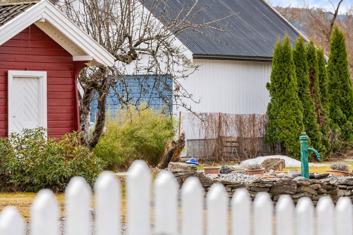 Uteområdet er velholdt. Galleribilde