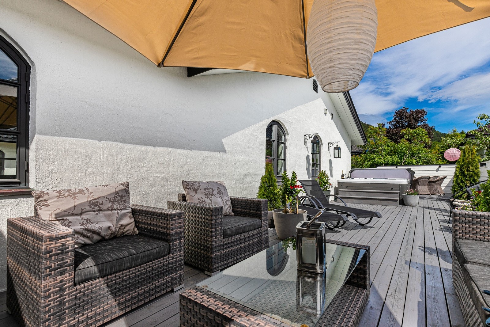 Uteplassen har flere ulike soner. Galleribilde