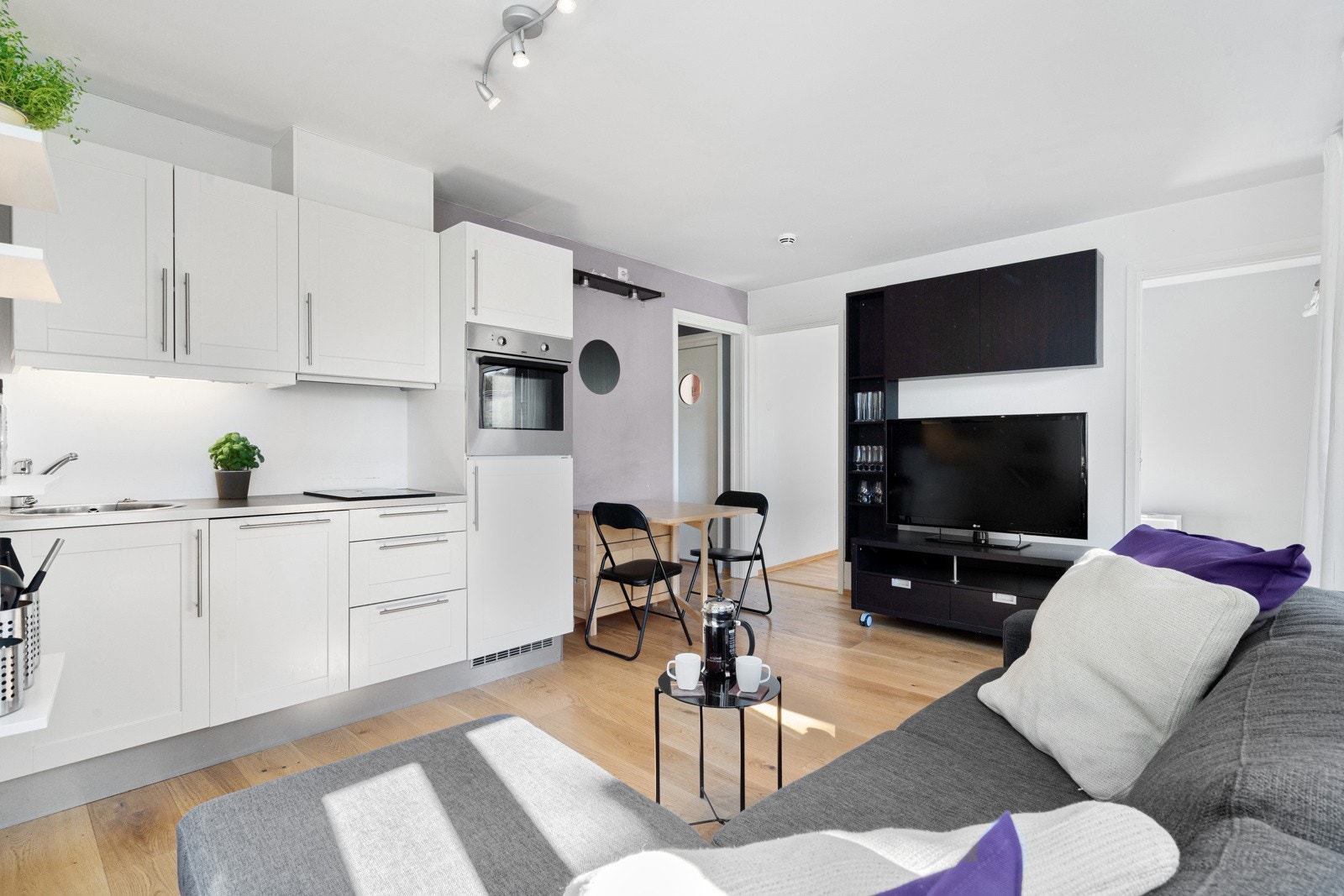 Leilighetens planløsning er gjennomgående god, med gjennomtenkte løsninger i hvert rom Galleribilde